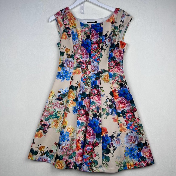 Signature by Robbie Bee  Size PM  Floral Printed A-line Cap Sleeve Pleated Dress - Picture 1 of 7